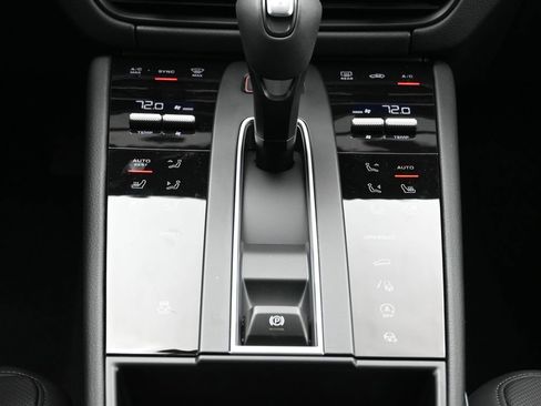 New 2026 Porsche Macan image 23