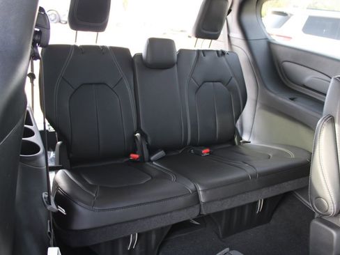 New 2026 Chrysler Pacifica Select image 12