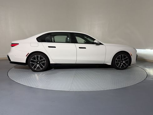 Used 2025 BMW 740i RWD image 7