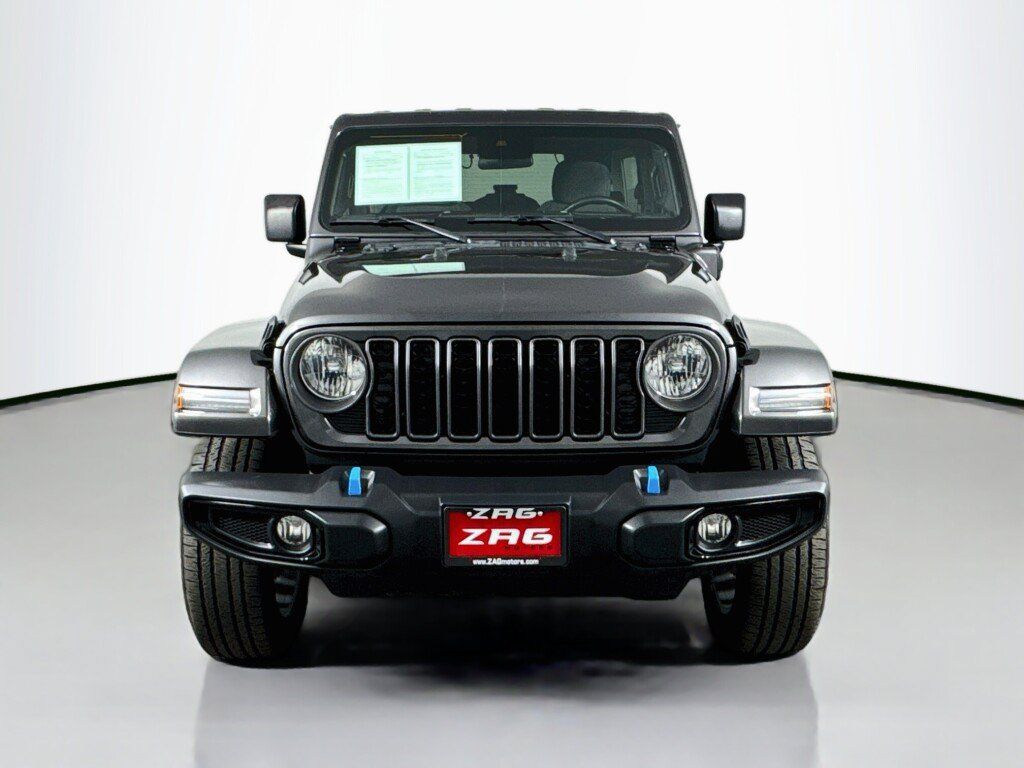 Used 2024 Jeep Wrangler Unlimited w/ Convenience Group AWD/4WD image 8