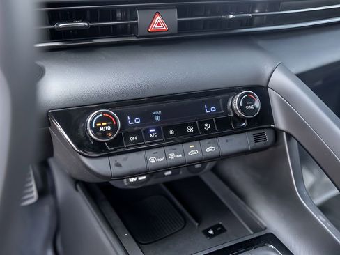 Used 2025 Hyundai Elantra Sport FWD image 20