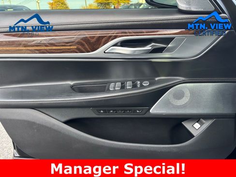 Used 2022 BMW 750i xDrive w/ Luxury Rear Seating Package image 16