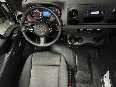 Used 2025 Mercedes-Benz Sprinter 2500 image 31