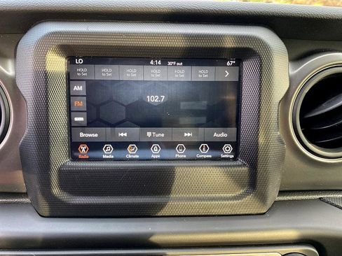 Used 2023 Jeep Gladiator Sport image 17