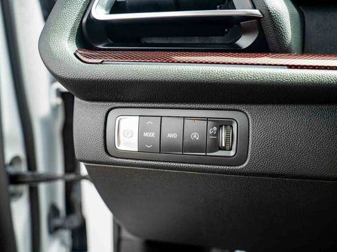 Used 2024 Chevrolet Traverse Z71 AWD/4WD image 13