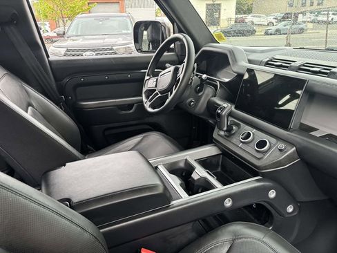 Used 2025 Land Rover Defender 110 V8 AWD/4WD image 12