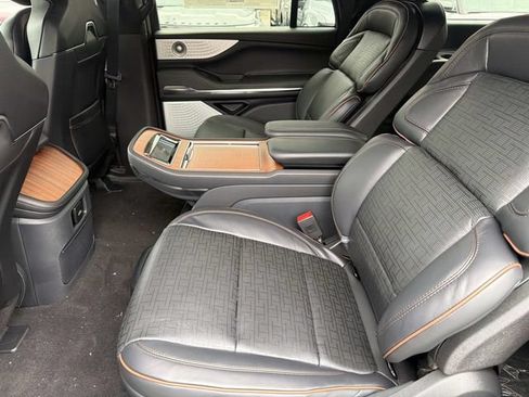 New 2026 Lincoln Navigator L Black Label AWD/4WD image 18