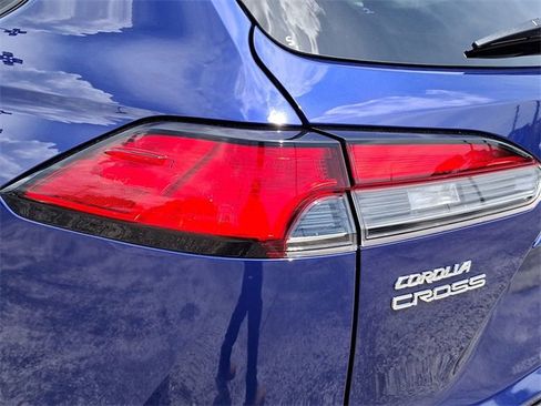Used 2024 Toyota Corolla Cross XLE image 8