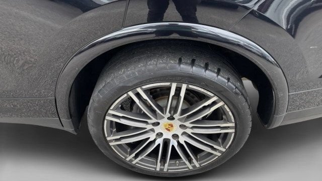 Used 2017 Porsche Cayenne AWD/4WD image 21