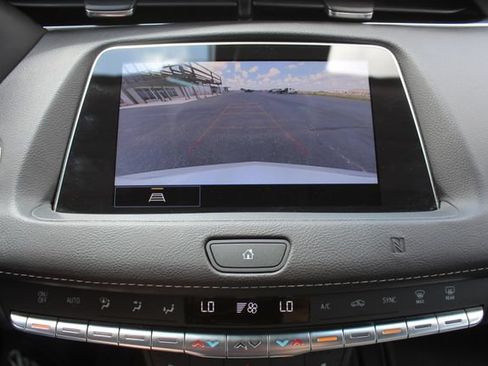 Used 2021 Cadillac XT4 Luxury w/ Cold Weather Package FWD image 26