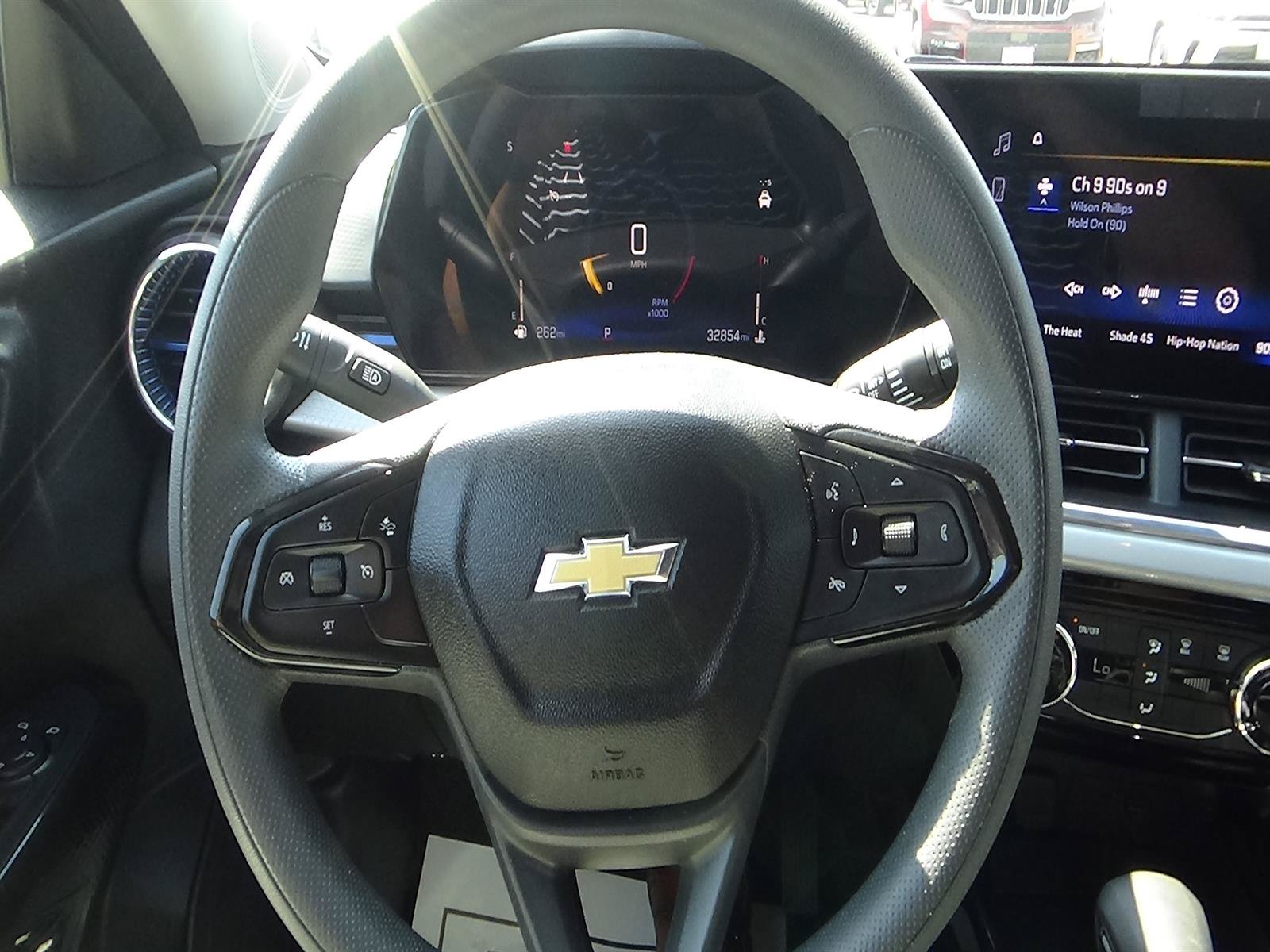 Used 2025 Chevrolet Trax LT FWD image 19