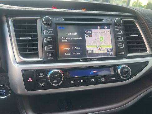 Used 2019 Toyota Highlander Limited AWD/4WD image 16