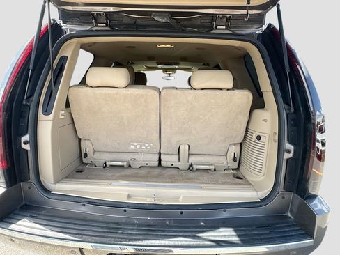 Used 2014 Cadillac Escalade Luxury AWD/4WD image 32