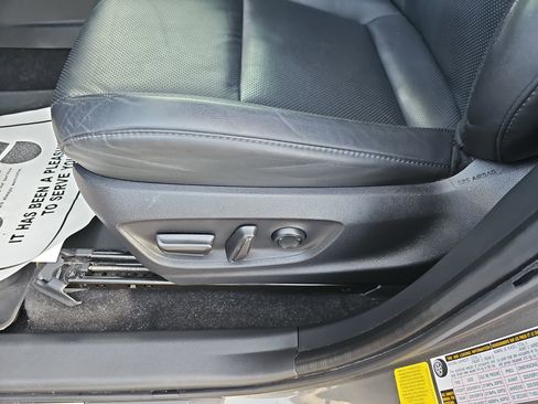 Used 2023 Toyota Crown Limited image 28