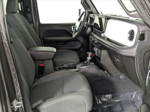 Used 2025 Jeep Wrangler Unlimited Sahara AWD/4WD image 21