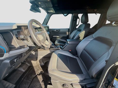 Used 2022 Ford Bronco Black Diamond image 16
