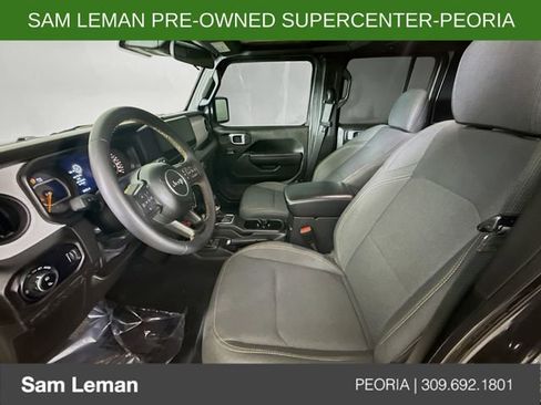 Used 2024 Jeep Gladiator Sport AWD/4WD image 19