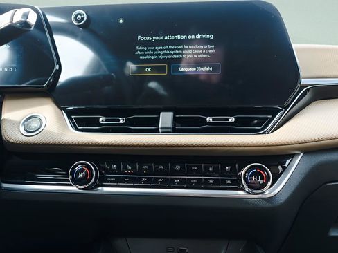 New 2026 Chevrolet Equinox ACTIV w/ Convenience Package III AWD/4WD image 12