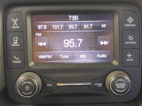 Used 2018 Jeep Compass Latitude w/ Cold Weather Group FWD image 25