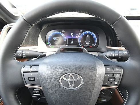 Used 2025 Toyota Crown Signia w/ Advanced Technology Package AWD/4WD image 31