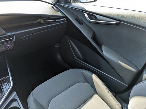 Certified 2025 Kia Niro LX image 19