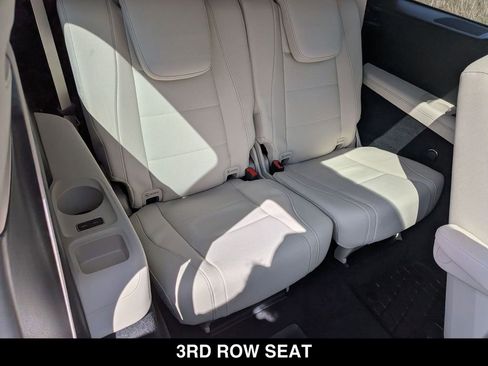 Certified 2026 Mercedes-Benz GLS 450 4MATIC image 25