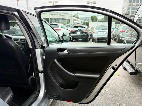 Used 2014 Volkswagen Jetta SE FWD image 24