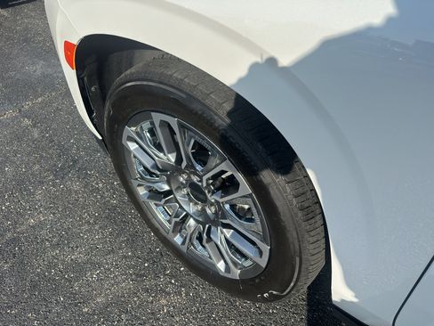 Used 2023 GMC Yukon Denali Ultimate image 7