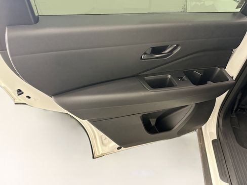 Used 2025 Nissan Pathfinder SV image 26