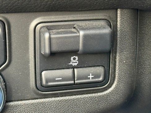 Used 2022 GMC Yukon Denali w/ Advanced Technology Package image 42