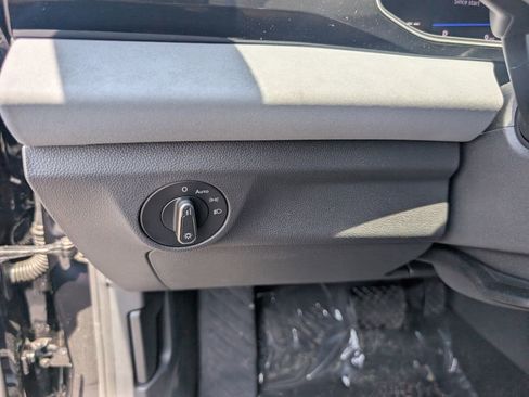 New 2025 Volkswagen Jetta SE image 19