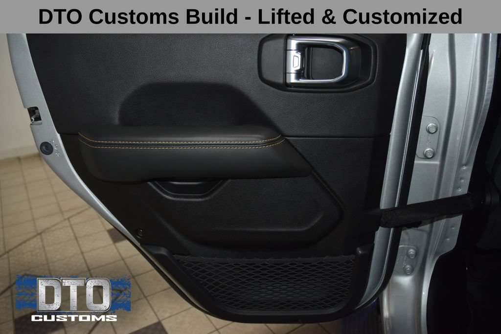 Used 2024 Jeep Wrangler Unlimited Sahara w/ Technology Group AWD/4WD image 40