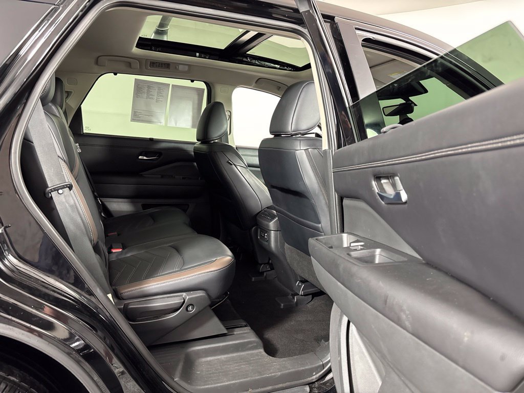 Used 2023 Nissan Pathfinder Platinum w/ Cargo Package AWD/4WD image 9
