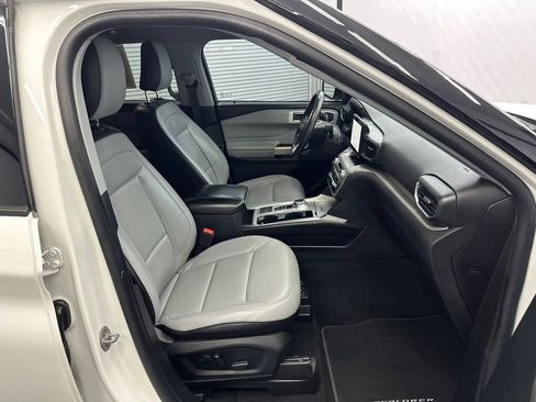 Used 2021 Ford Explorer XLT w/ Equipment Group 202A RWD image 14