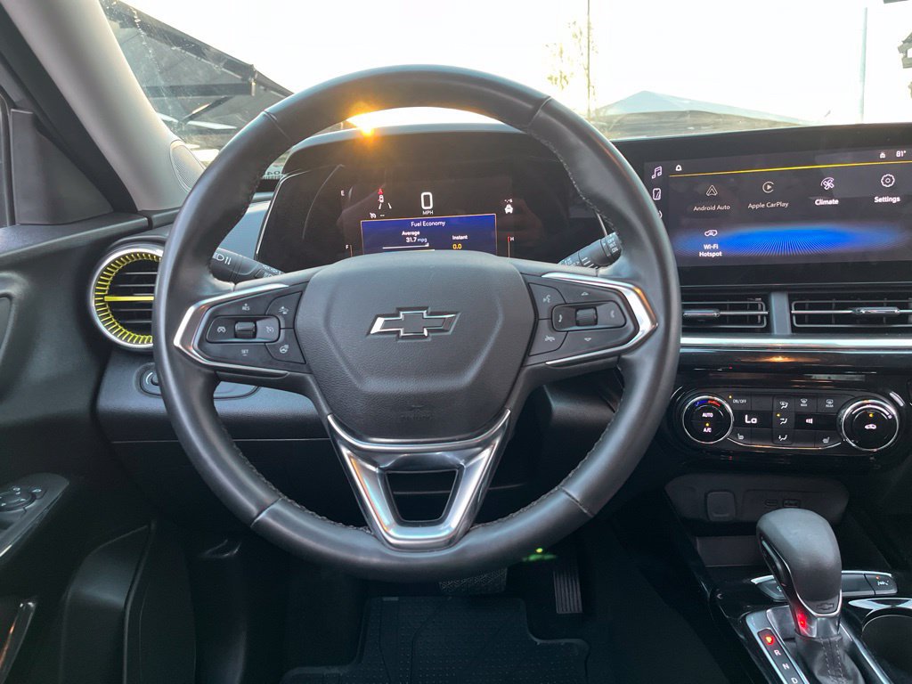Used 2025 Chevrolet Trax ACTIV FWD image 16