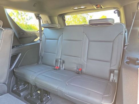 Used 2021 GMC Yukon SLT w/ Rear Media and Nav Package image 10