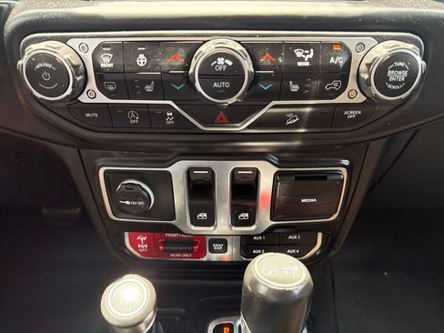 Used 2020 Jeep Wrangler Rubicon AWD/4WD image 32
