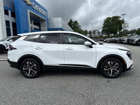 Used 2025 Kia Sportage EX FWD image 2