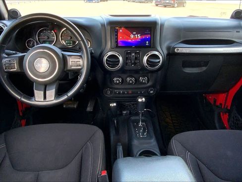 Used 2013 Jeep Wrangler Unlimited Sahara w/ Connectivity Group AWD/4WD image 15