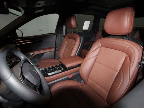 New 2026 Lincoln Nautilus Reserve image 3