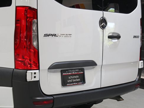 Used 2024 Mercedes-Benz Sprinter 2500 image 8