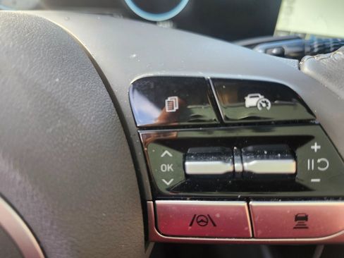 Used 2025 Hyundai Elantra SEL image 12