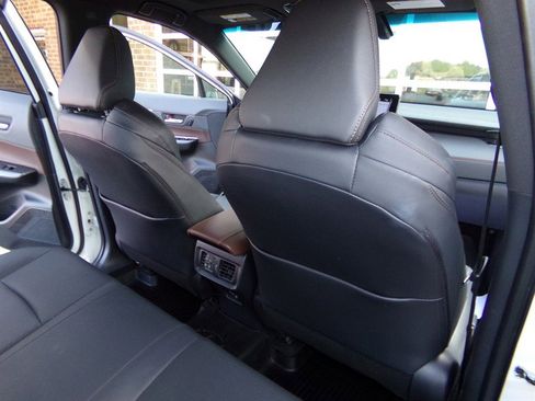 Used 2022 Toyota Venza Limited w/ Advanced Technology Package image 24