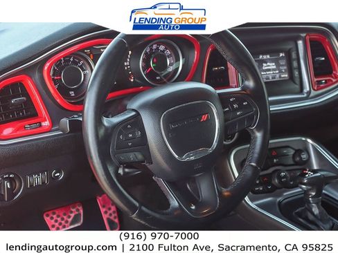 Used 2015 Dodge Challenger SXT image 14