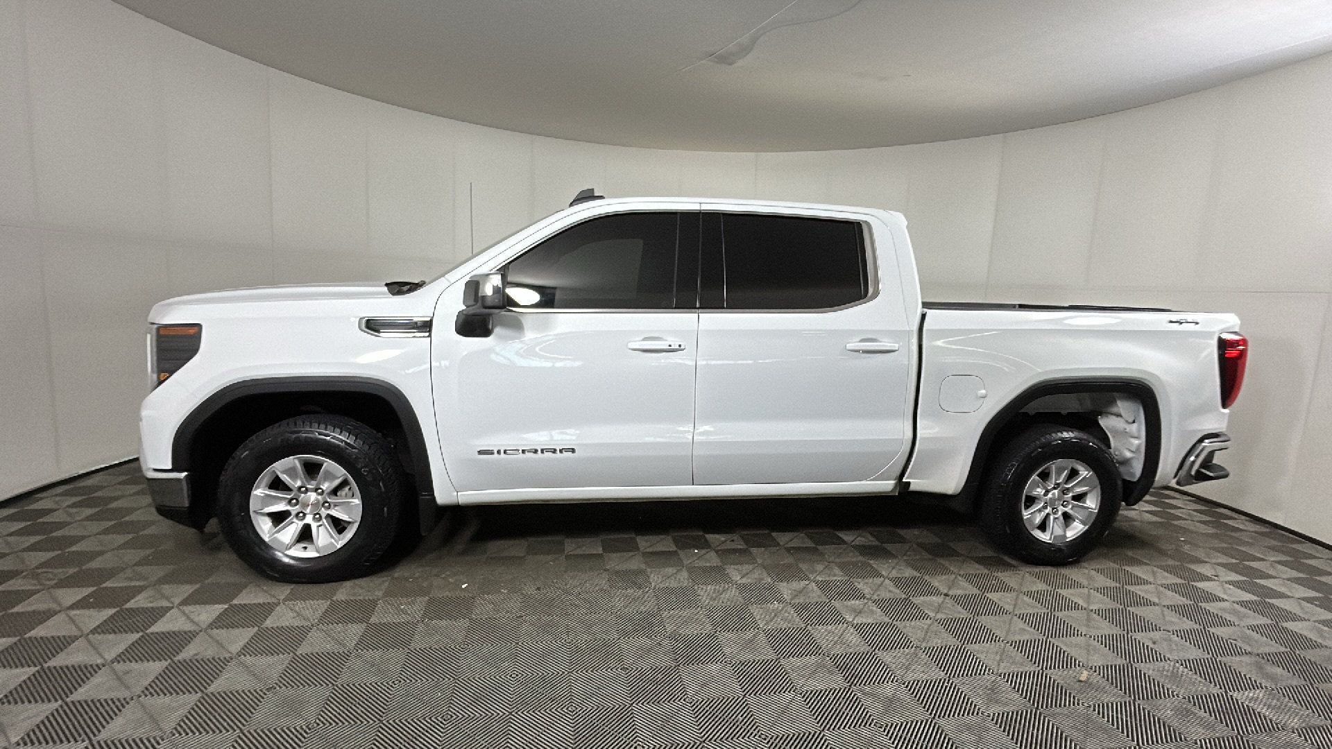 Used 2024 GMC Sierra 1500 SLE AWD/4WD image 6