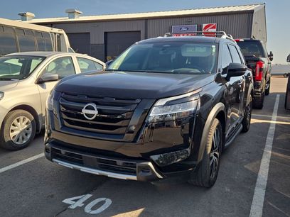Used 2024 Nissan Pathfinder Platinum w/ Lighting Package (N93)