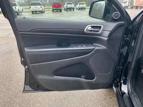 Used 2020 Jeep Grand Cherokee Laredo w/ Quick Order Package 2BN North image 9