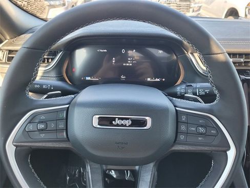 New 2025 Jeep Grand Cherokee Limited w/ Luxury Tech Group II image 30