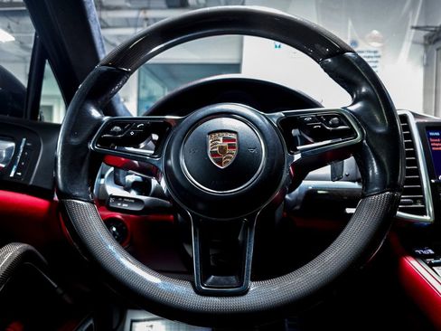 Used 2015 Porsche Cayenne Turbo image 21