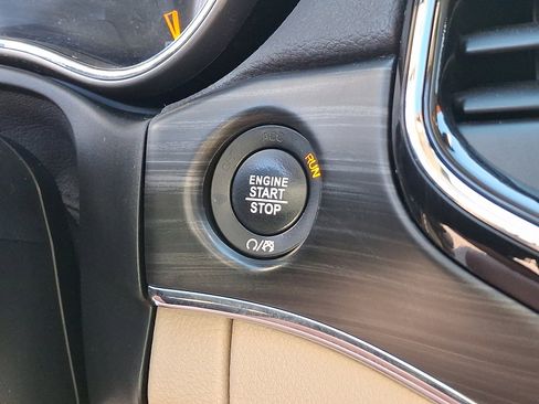 Used 2020 Jeep Grand Cherokee Limited AWD/4WD image 27